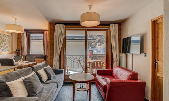 Chamonix City Centre Apartment | Apartment le Paradis 2 - Alpes Travel - Central Chamonix (sleeps 4-5)