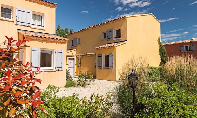 L'Isle-sur-la-Sorgue House | Apartment in Luberon with Pool & Spa