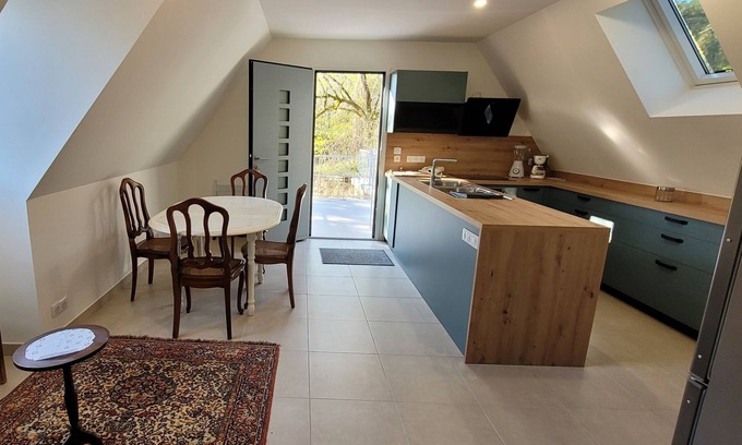 Saint-Leon-sur-Vezere Apartment | Apartment, Padma stay between Mousterians and Tibetans