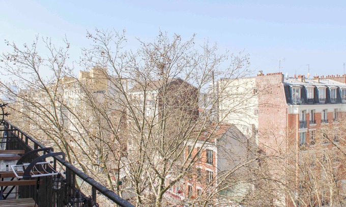 Saint-Ouen Apartment | Apartment with balcony just outside Paris