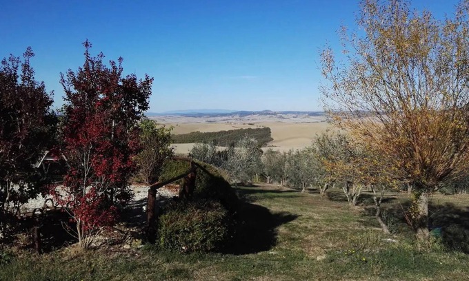 Castiglione d'Orcia Apartment | Apartment 'Gemma Grigia-tavoleto' with Mountain View, Shared Terrace and Wi-Fi