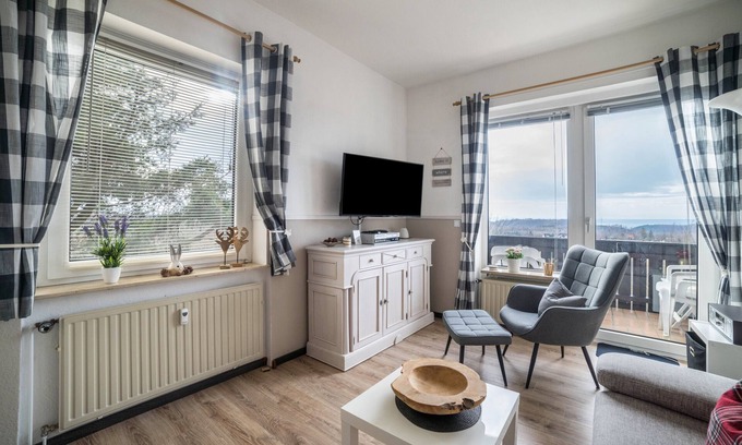 Hohegeiß Apartment | Apartment 'Harzperle Nr 6' with Mountain View, Balcony and Wi-Fi