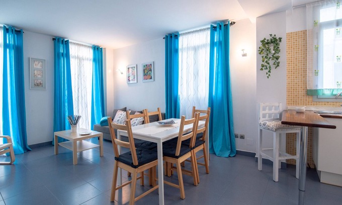 El Pilar Apartment | Apartment 'Hogar Vera Turquesa' with Wi-Fi and Air Conditioning