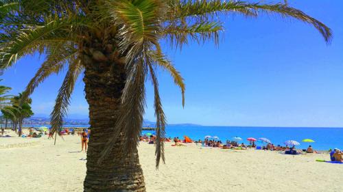 Villeneuve Loubet Beach Apartment | Apartment hotel vue mer à 100 mètres des plages étage 5