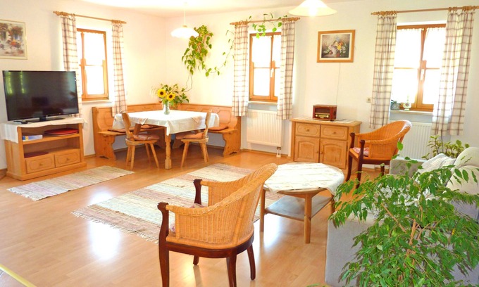 Aschau im Chiemgau Apartment | Apartment I separate bedroom and east-facing balcony, 66 sqm