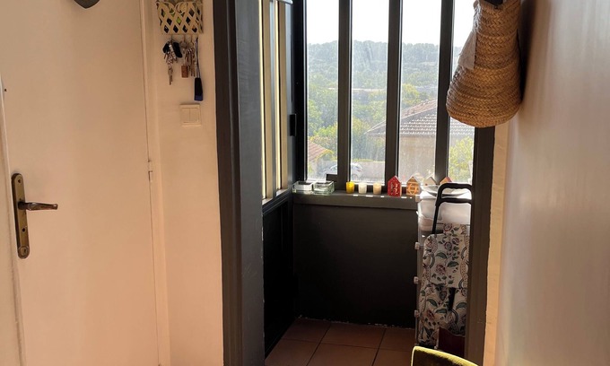 Gardanne Apartment | Apartment ideally located in a quiet area between Aix en Provence and Marseille