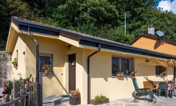 Donato Apartment | Apartment Il Castagno in Donato - 2 persons, 1 bedrooms