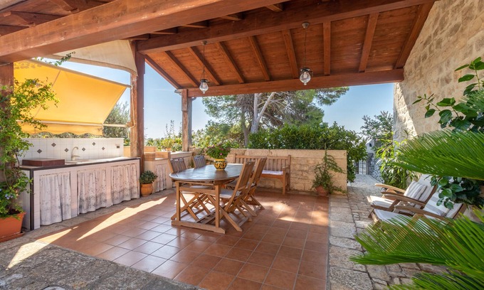 Modica Apartment | Apartment 'Il Flauto Magico' with Private Terrace, Wi-Fi and Air Conditioning