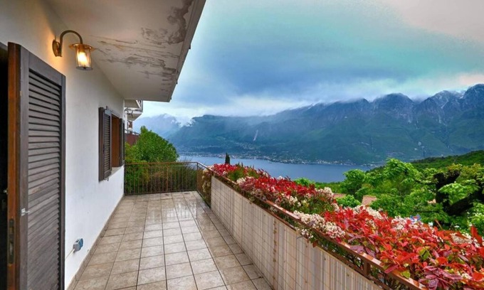 Prabione Apartment | Apartment 'Il Gufo' with Lake View and Balcony