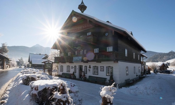 Flachau Apartment | Apartment in 300-year-old authentic farmhouse