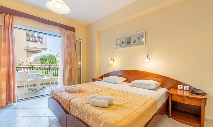 Agios Stefanos Avliotes Apartment | Apartment In A Hotel 'Kosmos Studio 4' with Shared Terrace, Wi-Fi and Air Conditioning