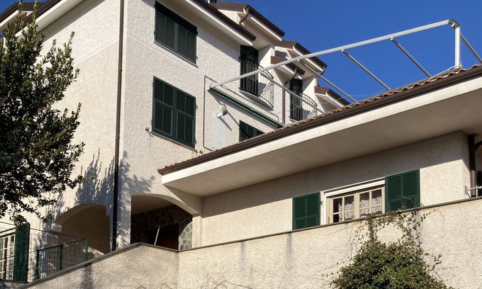 Bardino Vecchio House | Apartment in a three-family villa