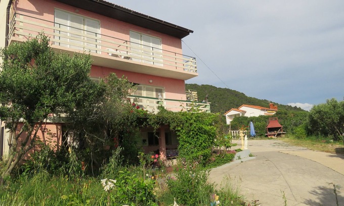 Rab Apartment | Apartment in an idyllic location in the heart of the Barbat