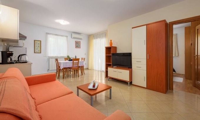 Basanija Apartment | Apartment in Bašanija with Terrace, Air condition, WIFI (113-2)