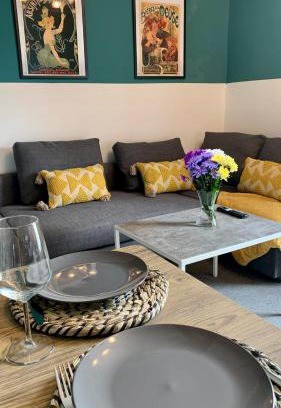Doncaster Apartment | Apartment in City centre, 4 guests, CAR PARK