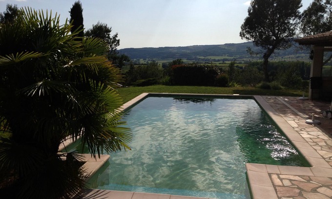 Vaison-la-Romaine Apartment | Apartment in the heart of the pine forest