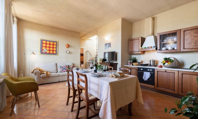 Siena Apartment | Apartment in historic Villa "Le Contrade": view & authentic hospitality in Siena
