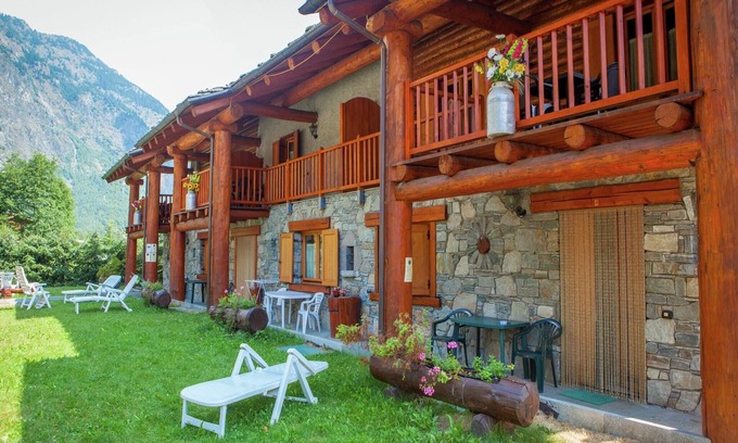 Antey-Saint-Andre Apartment | Apartment in Antey-Saint-André with Mountain Views