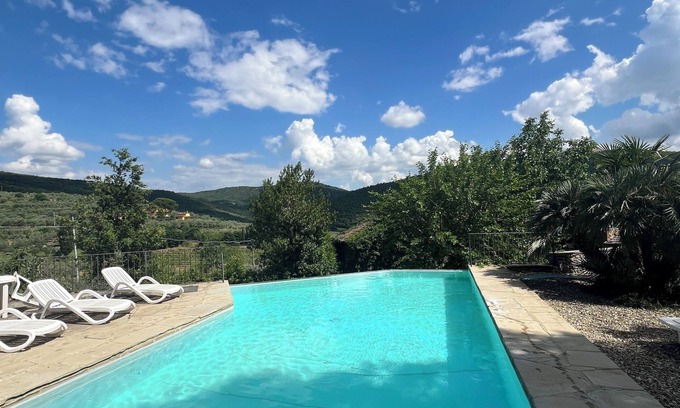 Pieve a Presciano Apartment | Apartment in hamlet with fireplace and pool