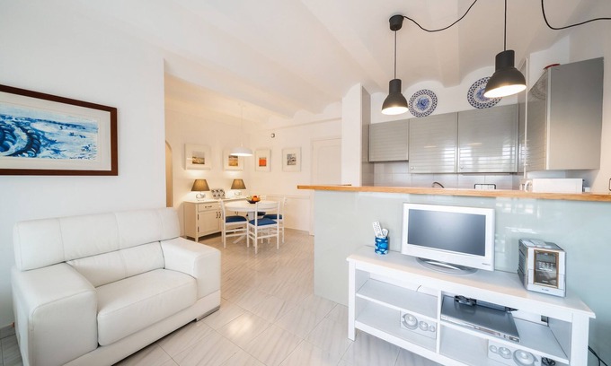 L'Escala Apartment | Apartment in L'Escala with Sea Views