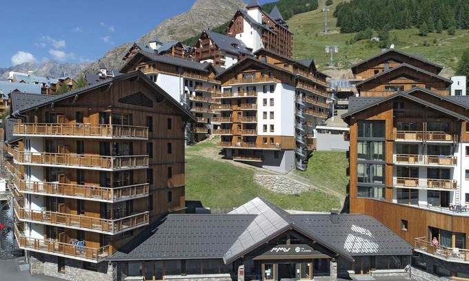 Les Deux Alpes Apartment | Apartment in Les Deux Alpes with Mountain Views