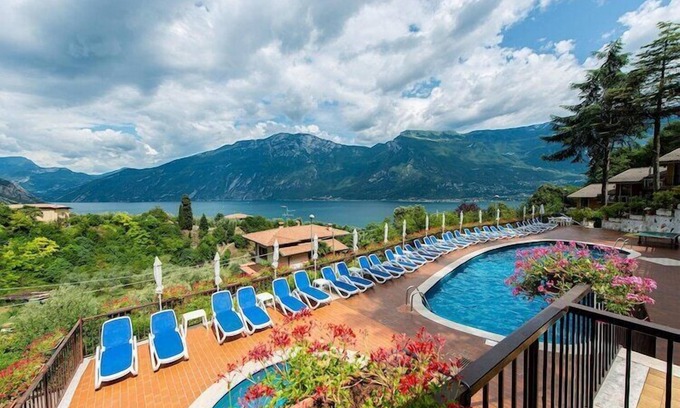 Limone sul Garda Apartment | Apartment in Limone with balcony or terrace