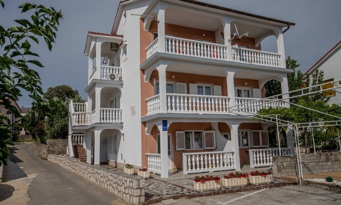 Lopar Apartment | Apartment in Lopar with Terrace, Air condition, WIFI, Washing machine (4360-1)