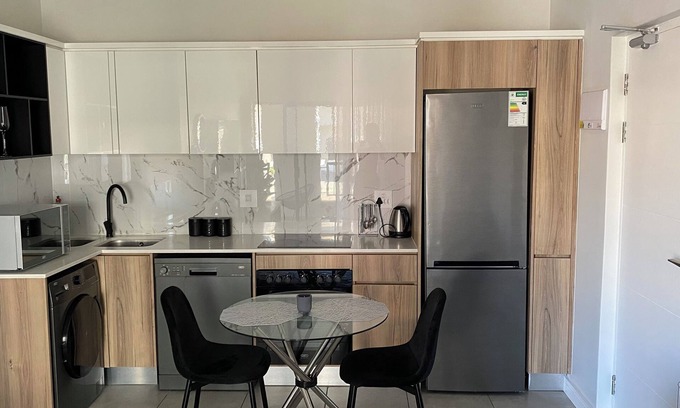 Greater Johannesburg Metropolitan Area Apartment | Apartment in Midrand nA beautiful lagoon experience