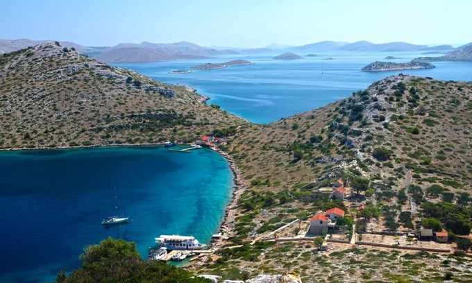 Nin Apartment | Apartment in Nin with Terrace, Air condition, WIFI (3718-1)