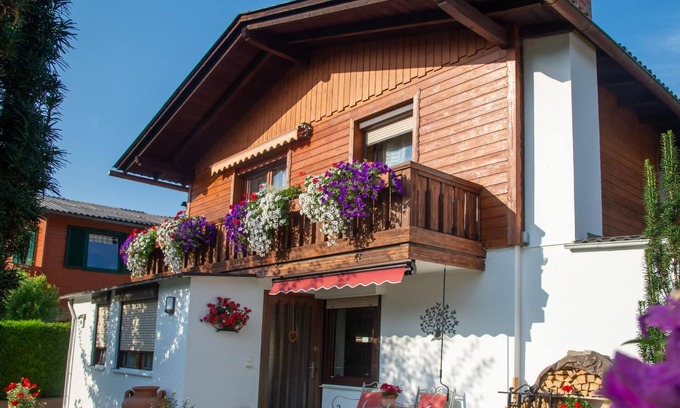 Thaling House | Apartment in Pöls with Southwest-Facing Balcony and Mountain View
