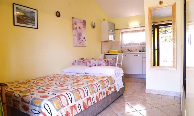 Valdebek Apartment | Apartment in Pula,two person near the sea and city center,WIFI,air conditioning,BBQ