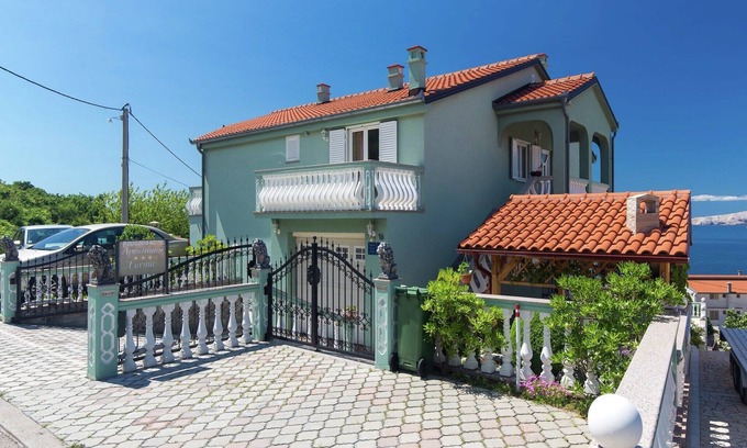 Senj Apartment | Apartment in Senj near the Sea & Pool