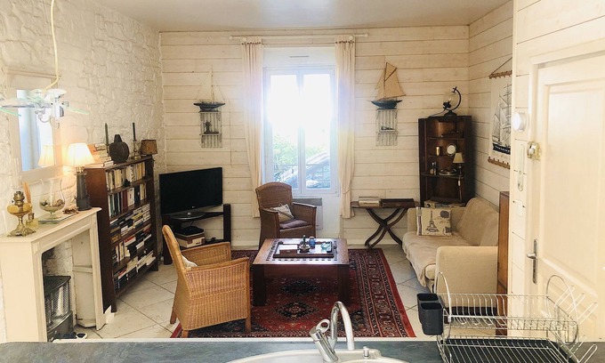 Intra Muros Apartment | Apartment in Solidor. Calm and comfort. Beach at 50m. South-facing terrace.