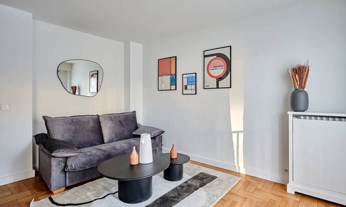 Porte-Dauphine Apartment | Apartment in the 16th area residential district