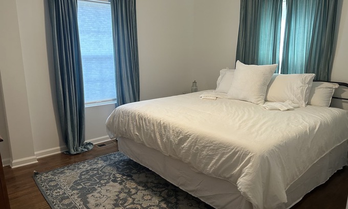 Commonwealth Apartment | Apartment in the Heart of Plaza Midwood Business District. Walk everywhere!