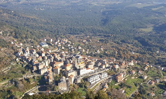 Cervione Apartment | Apartment in the heart of the village of Cervioni