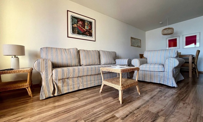 Beatenberg Apartment | Apartment in the hotel with a view of the mountains and lake!