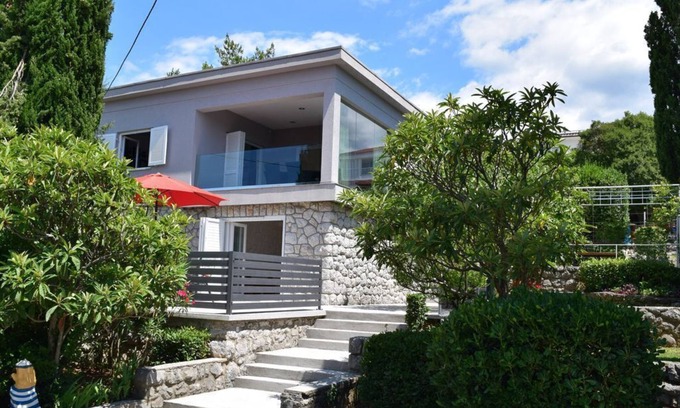 Crikvenica Apartment | Apartment in the house with garden in peaceful neighborhood 5 minutes from beach