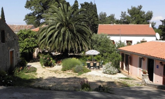 Veli Losinj Apartment | Apartment in Veli Lošinj with Terrace, Air condition, WIFI, Washing machine (63-2)