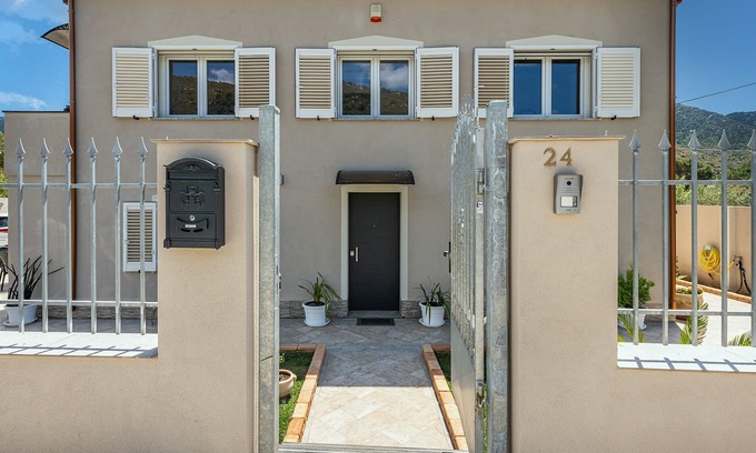 Villaggio delle Mimose Apartment | Apartment in "Villa Chiara" near the Beach, Wi-Fi, Garden; Parking Available