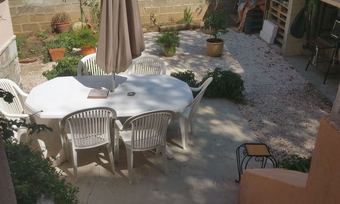 Toulon Apartment | Apartment in villa