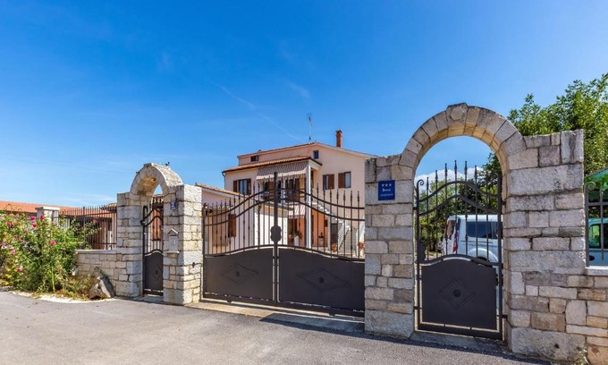 Vrvari Apartment | Apartment in Vrvari with One-Bedroom 3