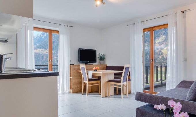 San Leonardo in Passiria Apartment | Apartment "Hofschenke Pfeiftal Bergblick" with Terrace, Garden & WLAN