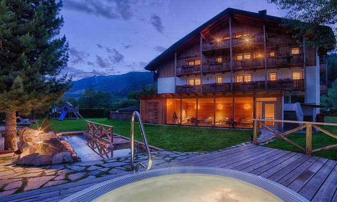 Valle Aurina Apartment | Apartment "Löfflerblick A Schwarzenstein" with Mountain View, Wi-Fi, Sauna & Jacuzzi