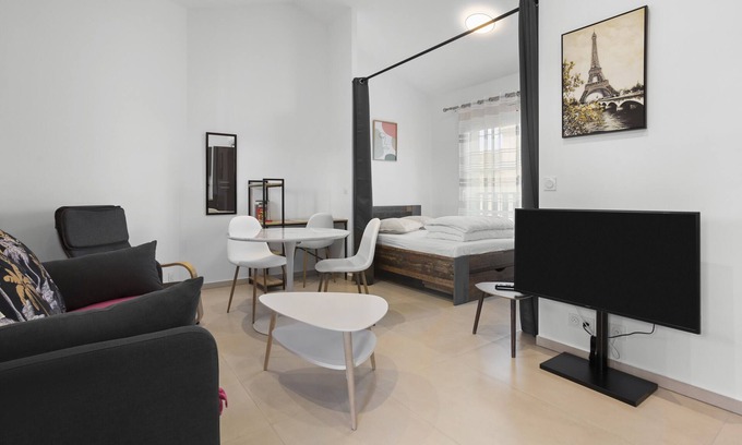 Frejus Plage Apartment | Apartment 'La Casa 177 - 1' with Balcony, Wi-Fi and Air Conditioning