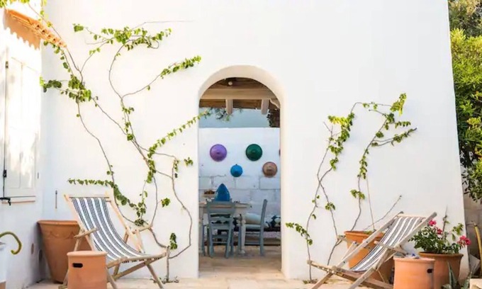 Ostuni Apartment | Apartment 'La Casetta Di Lulù' with Private Garden, Wi-Fi and Air Conditioning