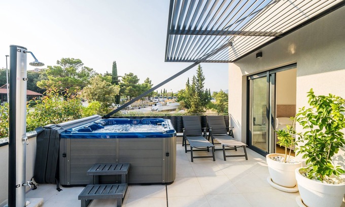 Babin Kuk Apartment | Apartment La Fiore - Three Bedroom Apartment with Hot Tub