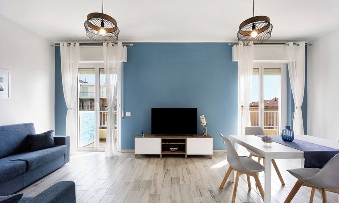 Alassio Apartment | Apartment 'La Gabbianella Bianca' with Balcony, Wi-Fi and Air Conditioning