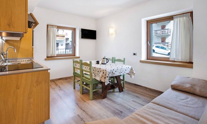 Santa Lucia Apartment | Apartment "La Casa di Armando Ermellini" with Mountain View, Garden & Wi-Fi