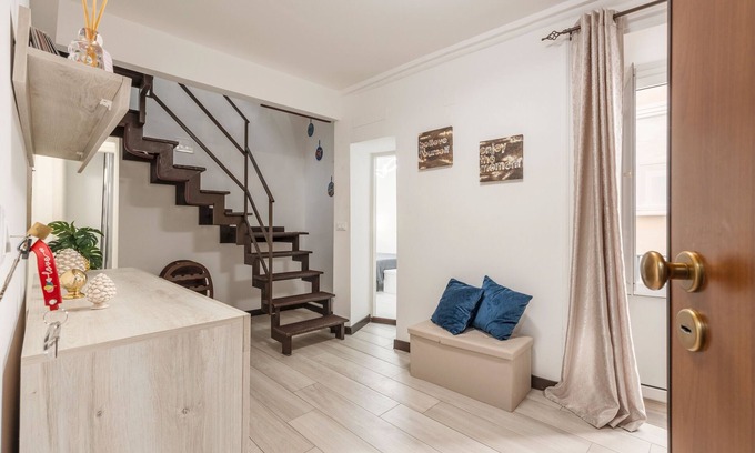Centro Storico Apartment | Apartment 'La Loggia' with Private Terrace, Wi-Fi and Air Conditioning